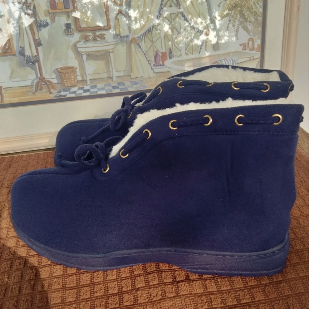 NNW Women's "DearFoams" Navy Blue Micro Suede Hard-Sole Slip-On Booties. Size 9.
